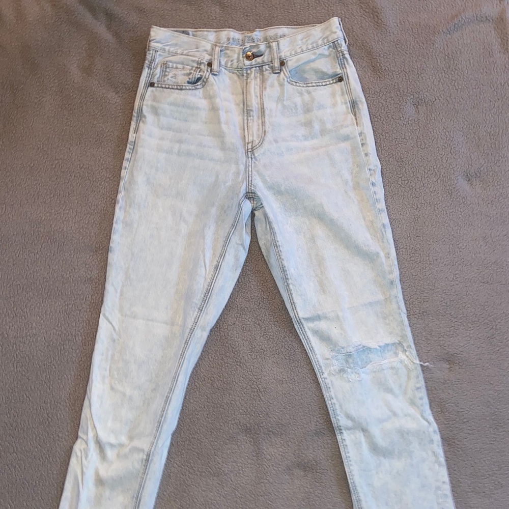American Eagle High Rise Mom Jean
